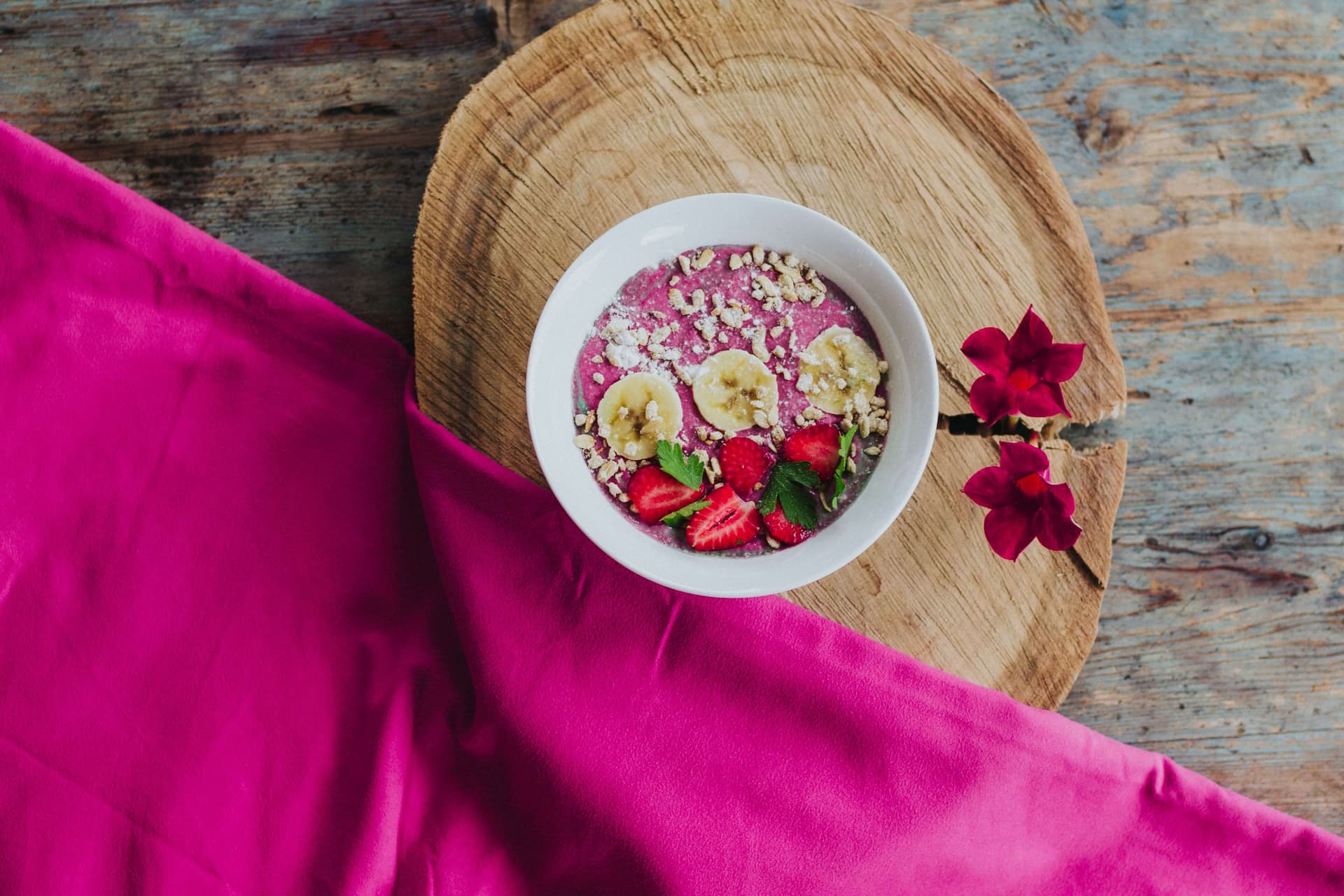 Frühstücksbowl auf einer Fitnessreise für Frauen